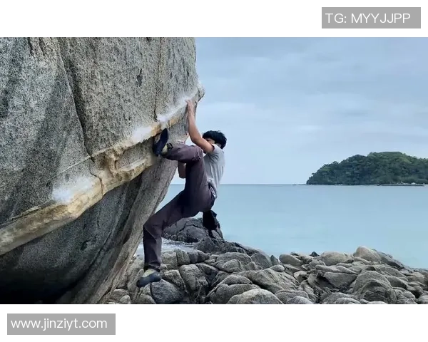 武汉攀岩队区域防守策略解析与攀岩热点发展趋势探讨 武汉攀岩队区域防守策略解析与攀岩热点发展趋势探讨