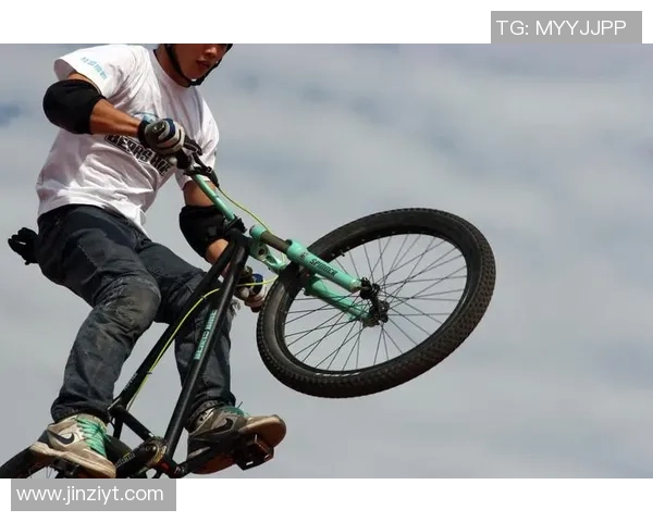 重庆极限运动队与北京极限运动队赛后复盘意识碰撞的深度分析与反思 重庆极限运动队与北京极限运动队赛后复盘意识碰撞的深度分析与反思